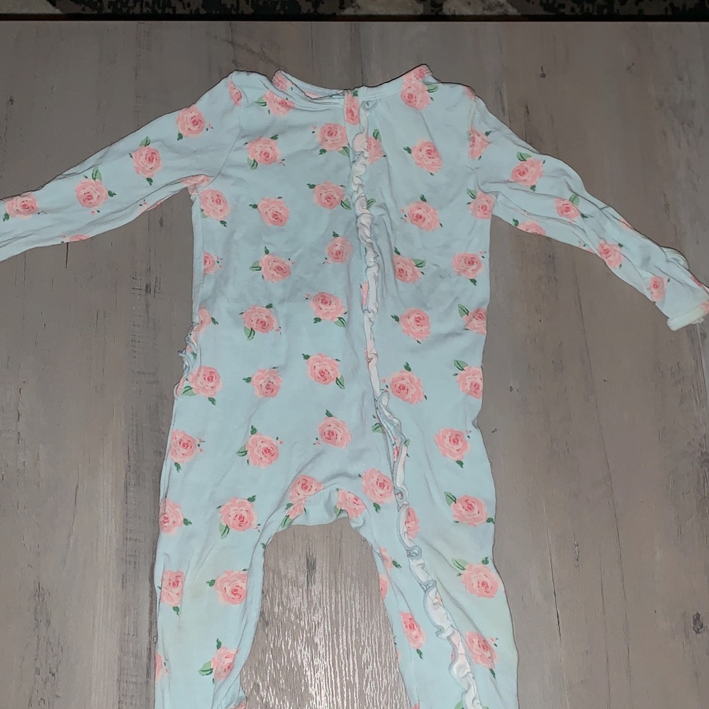 Clothes - Picture 3 of 16